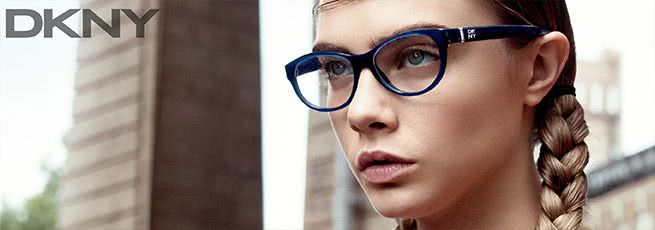 Model is wearing DY4633